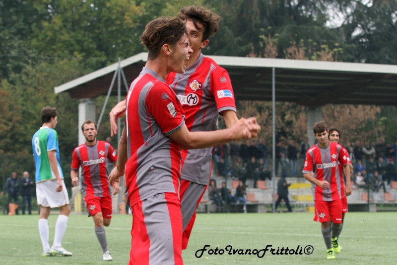 Click to enlarge image 10-Cremonese-Feralpi-2-0-berretti-15-10-16-Cesari-urla-dopo-una-rete- 123.JPG