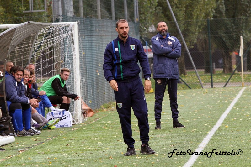 Click to enlarge image 4-Cremonese-Feralpi-2-0-berretti-15-10-16-allenatori-Zenoni-Danelli- 069.JPG