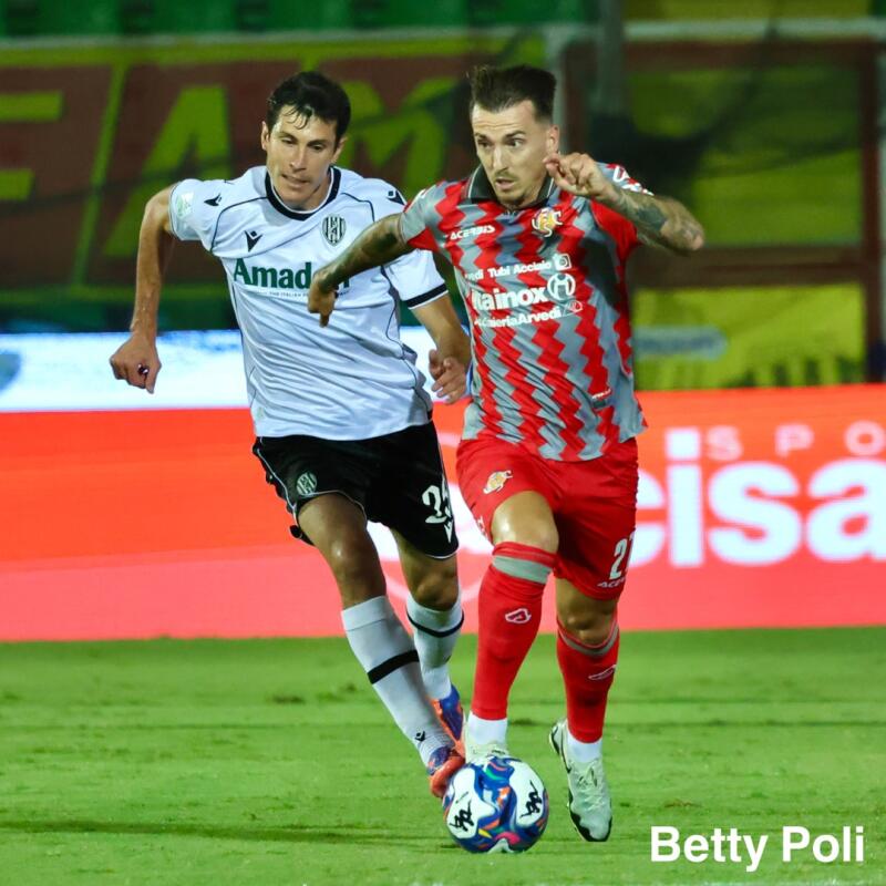 La 4 giornata di serie B: Cremonese di rimonta Cesena. Il Mantova aggancia il Palermo frenato ad Avellino
