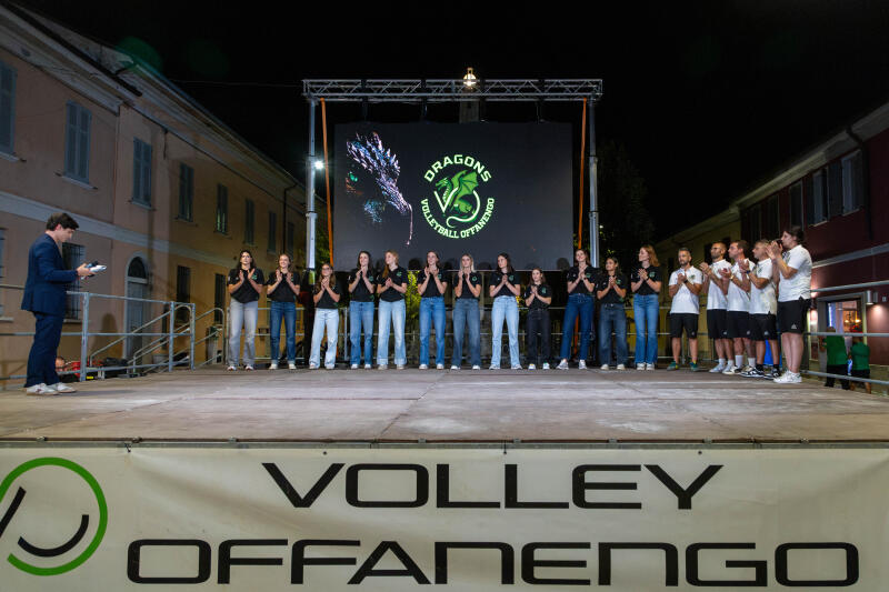 Dragons Volley Offanengo, l'abbraccio degli offanenghesi